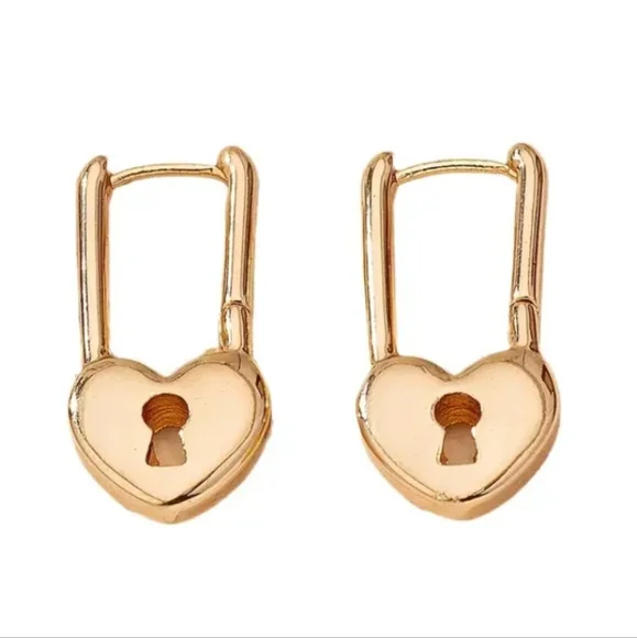NEW! 18K Gold Plated Minimalist Heart Lock Huggie Hoop Earrings - Picture 2 of 5